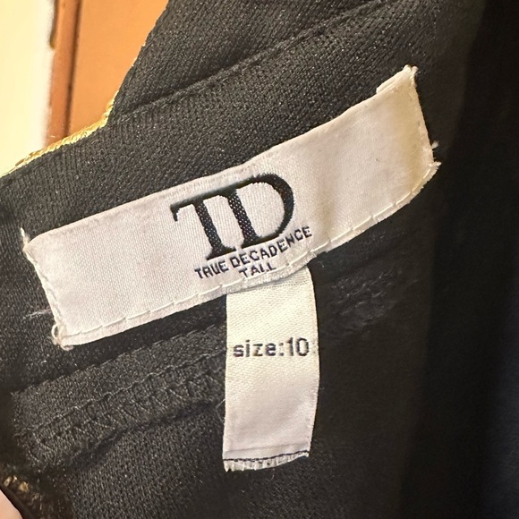 True decadence black gold chevron halter jumpsuit size 10 flare bottom - Picture 7 of 7